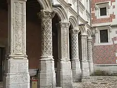 Colonnade de l'aile Louis XII (1498-1503, Château de Blois)