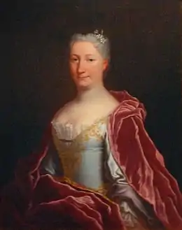 Portrait d'une femme en robe.