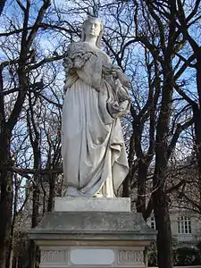 Louise de Savoie (1851), statue de la série des Reines de France et Femmes illustres, Paris, jardin du Luxembourg.