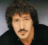 Lounis Aït Menguellet, barde actuel, le « Bob Dylan kabyle », est assurément l'un des plus grands chanteurs kabyles.