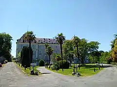 L'ancienne Maison Saint-Pierre et Saint-Paul devenu l’Hôtellerie du Sanctuaire