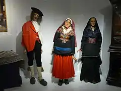 Costumes traditionnels, musée pyrénéen de Lourdes.