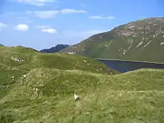 Vue de Lough Salt au pied de Loughsalt Mountain.