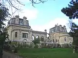 Pavillons de Goury à l'entrée de l'ancien parc.