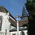 Croix monumentaledans l'enclos del'église Saint-Germain.