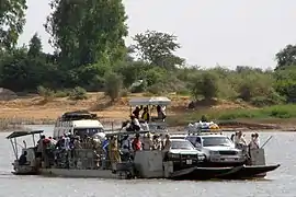 Traversée du Bani près de Djenné (2007).