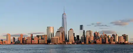 Vue sur Financial District, avec le World Financial Center et le One World Trade Center (au centre), depuis Jersey City (New Jersey).