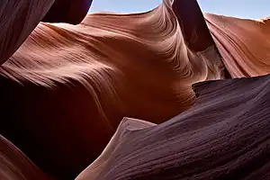 L'érosion du grès peut donner lieu à des modelés pittoresques : Antelope Canyon.