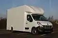 Un Renault Master III phase 1 avec une cabine approfondie.