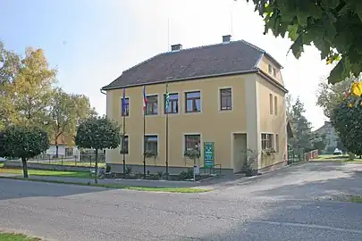 Lužec nad Cidlinou : la mairie.