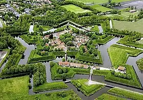 Bourtange, au nord des Pays-Bas, avec des douves restaurées.