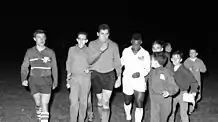 Lucien Degeorges aux côtés de Pelé après OL - Santos, le 9 Juin 1961