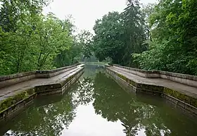 Pont-canal sur la rivière Schwarzach en 2010, commune de Schwarzenbruck, près de Nuremberg.