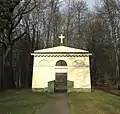 Le mausolée de Louise dans le parc