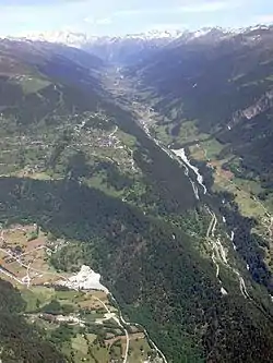 Vue aérienne de la vallée de Conches.