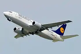 avion biréacteur en vol, aux couleurs de Lufthansa.