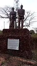 Statue de Frederick Lugard et Lady Lugard datant de 1950.