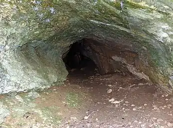 L'intérieur de la grotte.