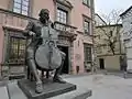 bronze sur une place : Boccherini jouant du violoncelle