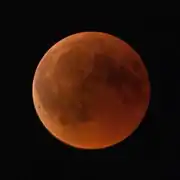 Lune rouge vue de Lonsee en Allemagne à 20 h 53 UTC.
