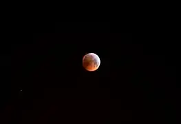 Lune de sang vue de Île-de-France à 05:50 UTC+1.