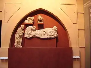 Lamentations sur la Vierge, reconstitution du troisième tympan aux Apôtres, Dormition de la Vierge et apôtres et Tête du Christ et de l'Animula de la Vierge.