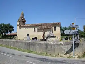 L'église dans son environnement.