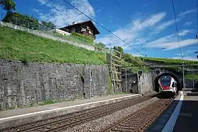 RER Vaud entrant en gare de Lutry.