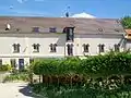 Le bâtiment principal de l'ancien moulin de Bertinval, après son reconversion en logements. Les bâtiments de la ferme autour de la cour subsistent toujours.