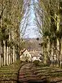 Le « moulin de Luzarches », qui avait déjà perdu son activité de moulin avant les transformations qui lui ont donné son visage actuel, au début du XXe siècle.