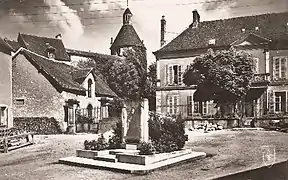 Photographie ancienne d'un monument aux maquisards.