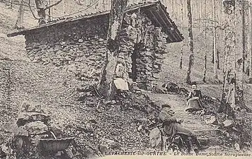 La Chapelle et sa source ferrugineuse.