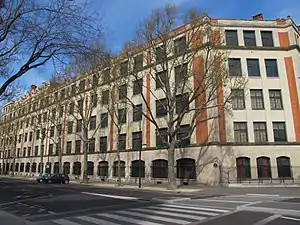 Façade du lycée.