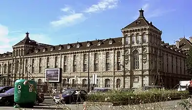 Façade côté Batignolles.