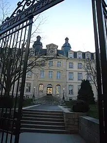 Façade du Lycée Gay-Lussac à Limoges.