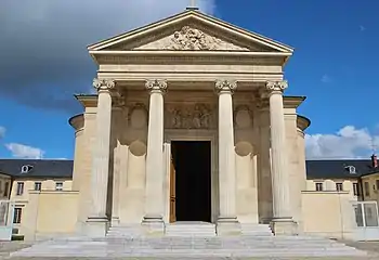 Façade de la chapelle du lycée.