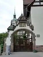 Entrée des professeurs du lycée international des Pontonniers