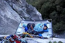 Utilisation pour dormir avec un sac de couchage.