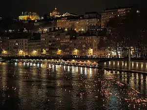 Lumignons sur les quais de Saône et sur la rivière le 8 décembre 2019.