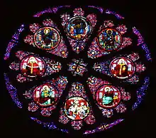 Photographie couleur de la rosace située au-dessus du chœur