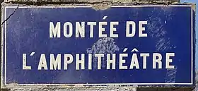 Voir la plaque.