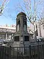 Lyon 1er, Place Gabriel Rambaud - Monument aux Grands Hommes de la Martinière.