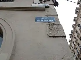 Voir la plaque.