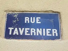 Voir la plaque.