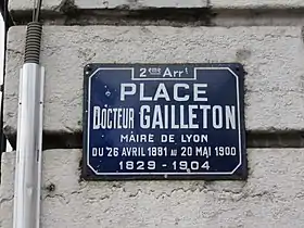 Voir la plaque.