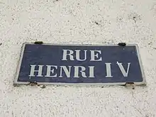 Voir la plaque.