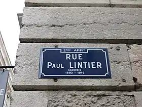 Voir la plaque.