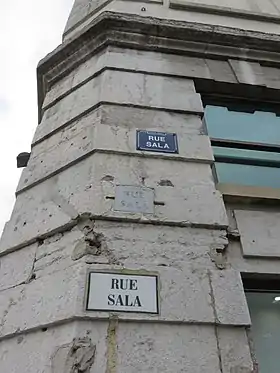 Voir la plaque.