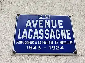 Voir la plaque.