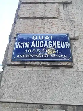 Voir la plaque.